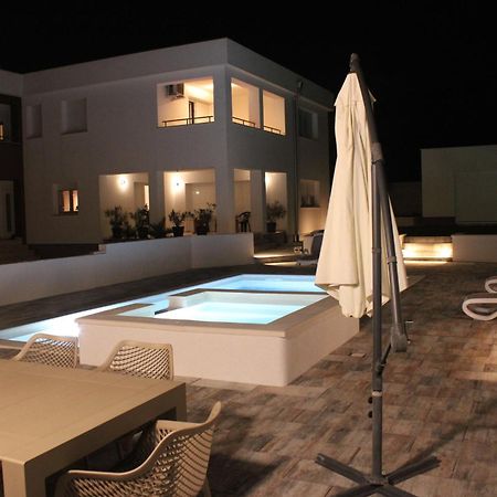 Holiday House Emjalemi Pula Luaran gambar