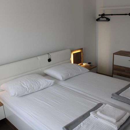 Holiday House Emjalemi Pula Luaran gambar