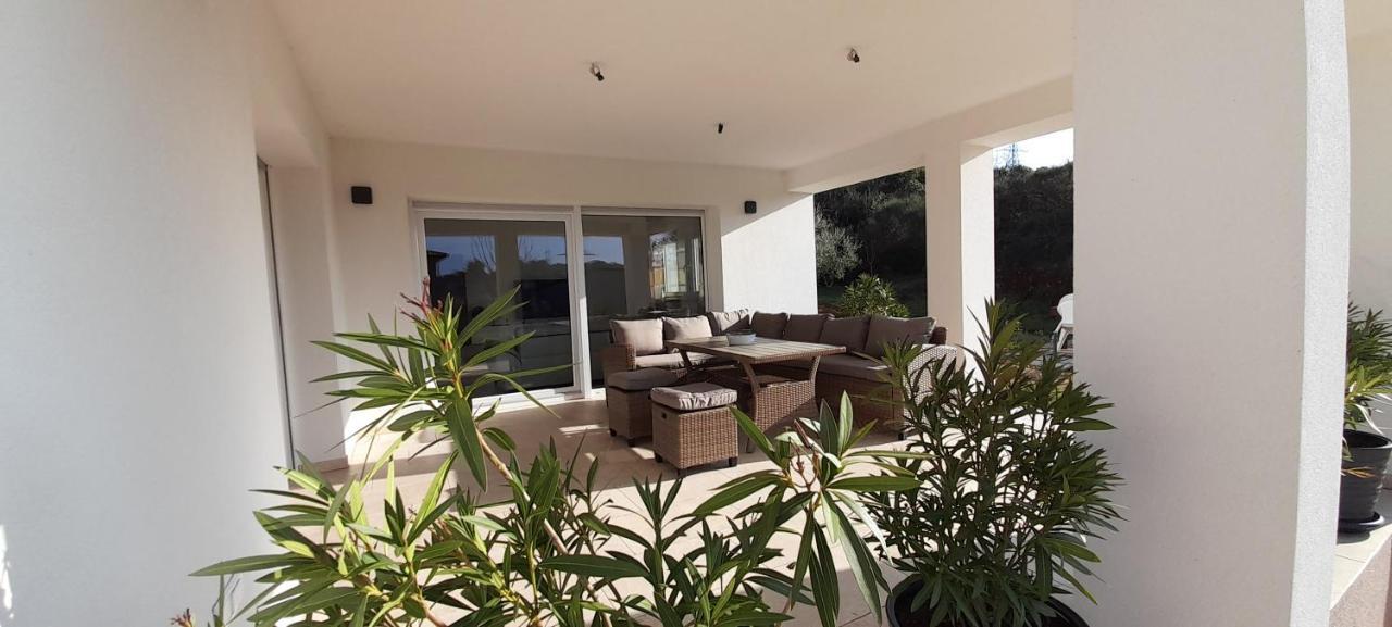 Holiday House Emjalemi Pula Luaran gambar