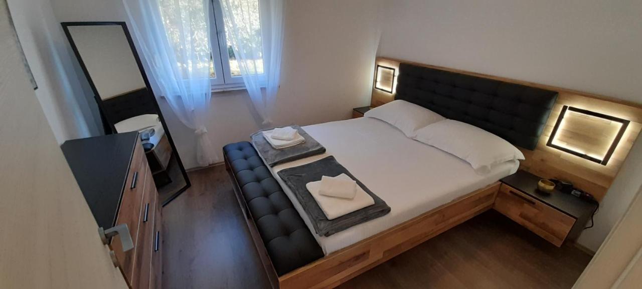 Holiday House Emjalemi Pula Luaran gambar