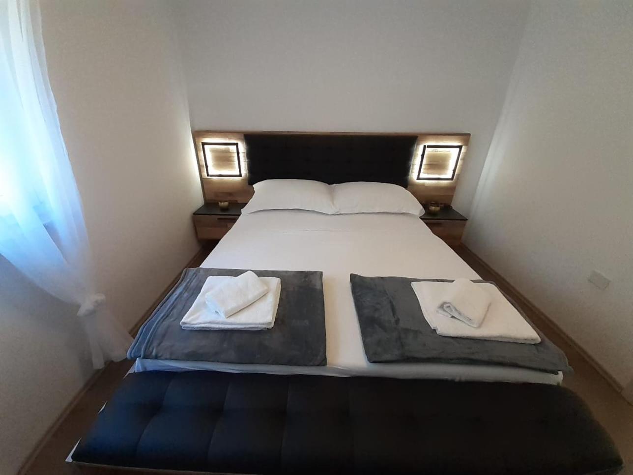 Holiday House Emjalemi Pula Luaran gambar