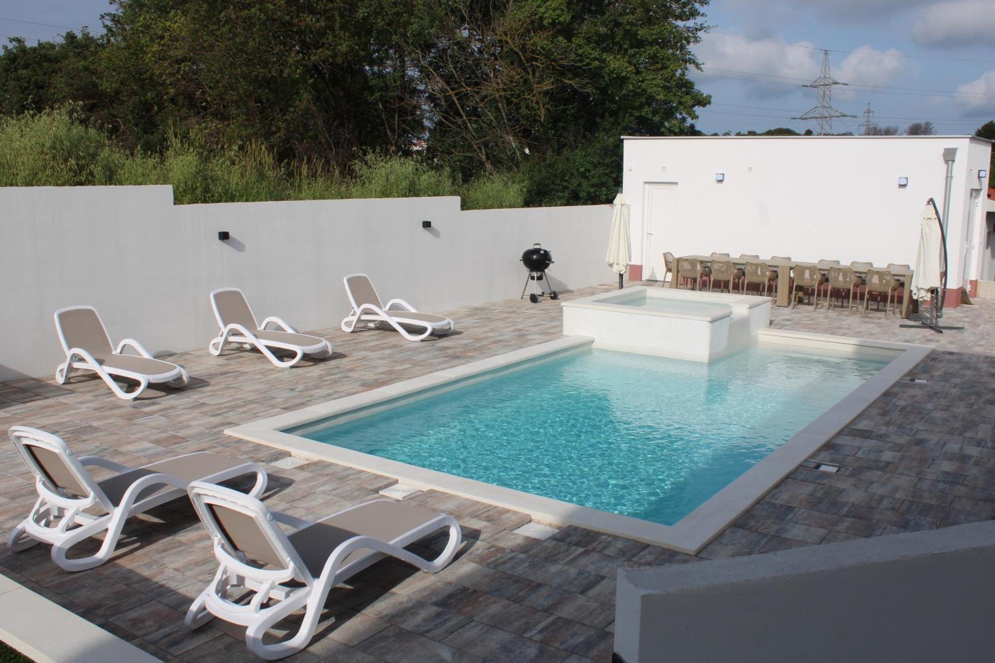 Holiday House Emjalemi Pula Luaran gambar