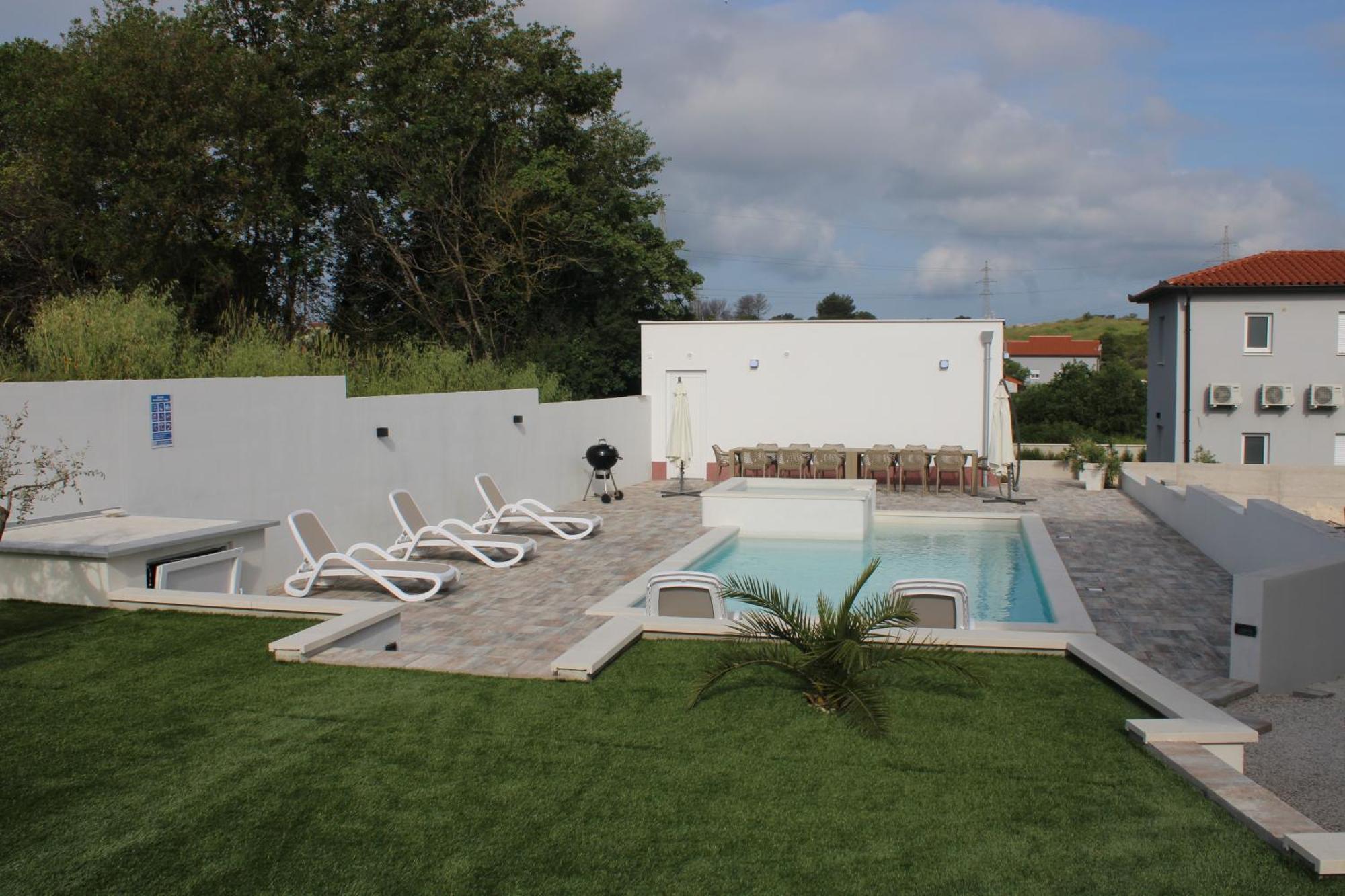Holiday House Emjalemi Pula Luaran gambar