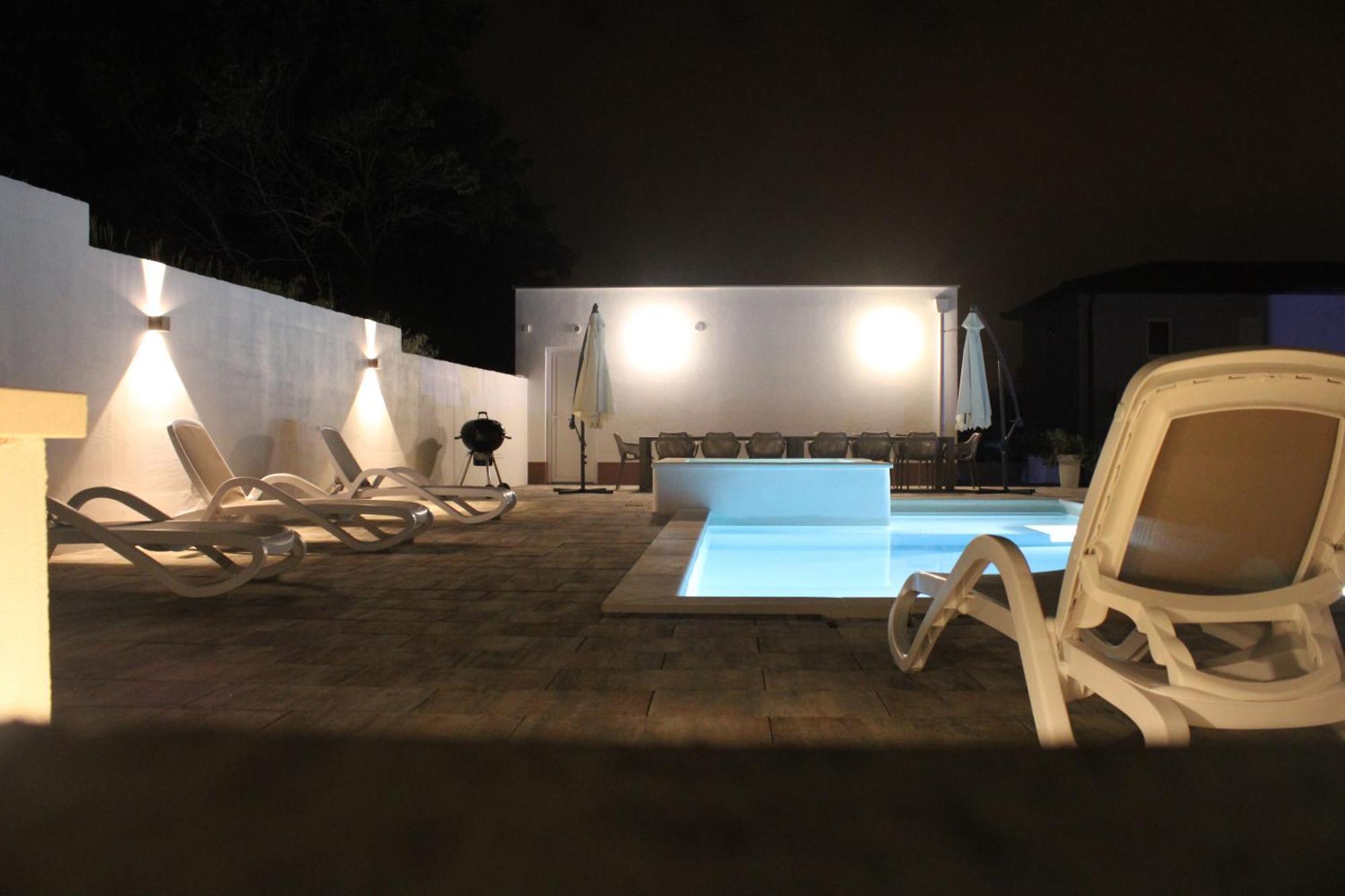 Holiday House Emjalemi Pula Luaran gambar