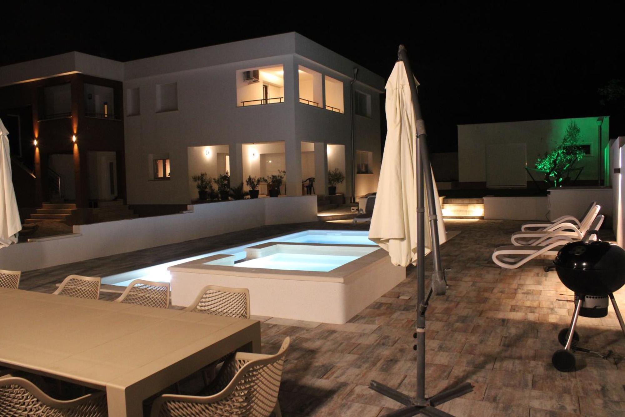 Holiday House Emjalemi Pula Luaran gambar