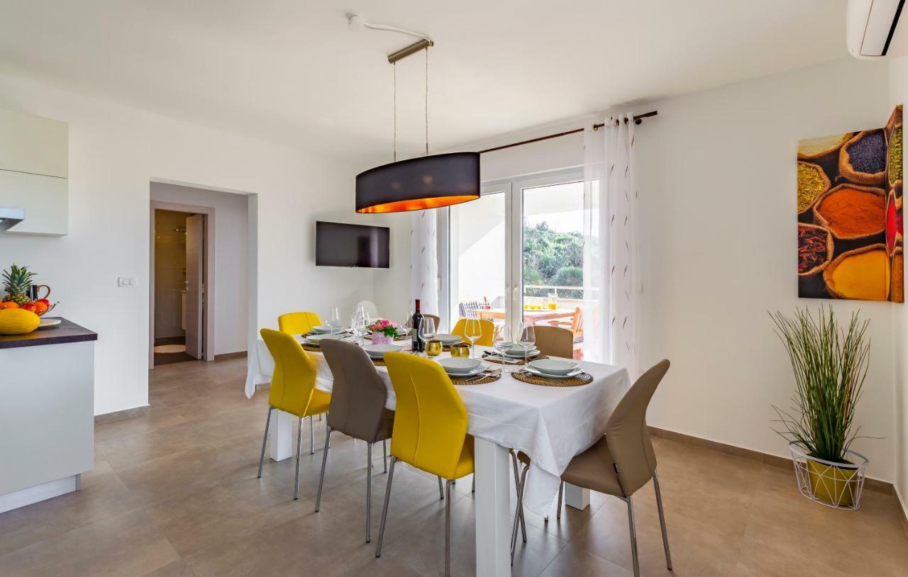 Holiday House Emjalemi Pula Luaran gambar
