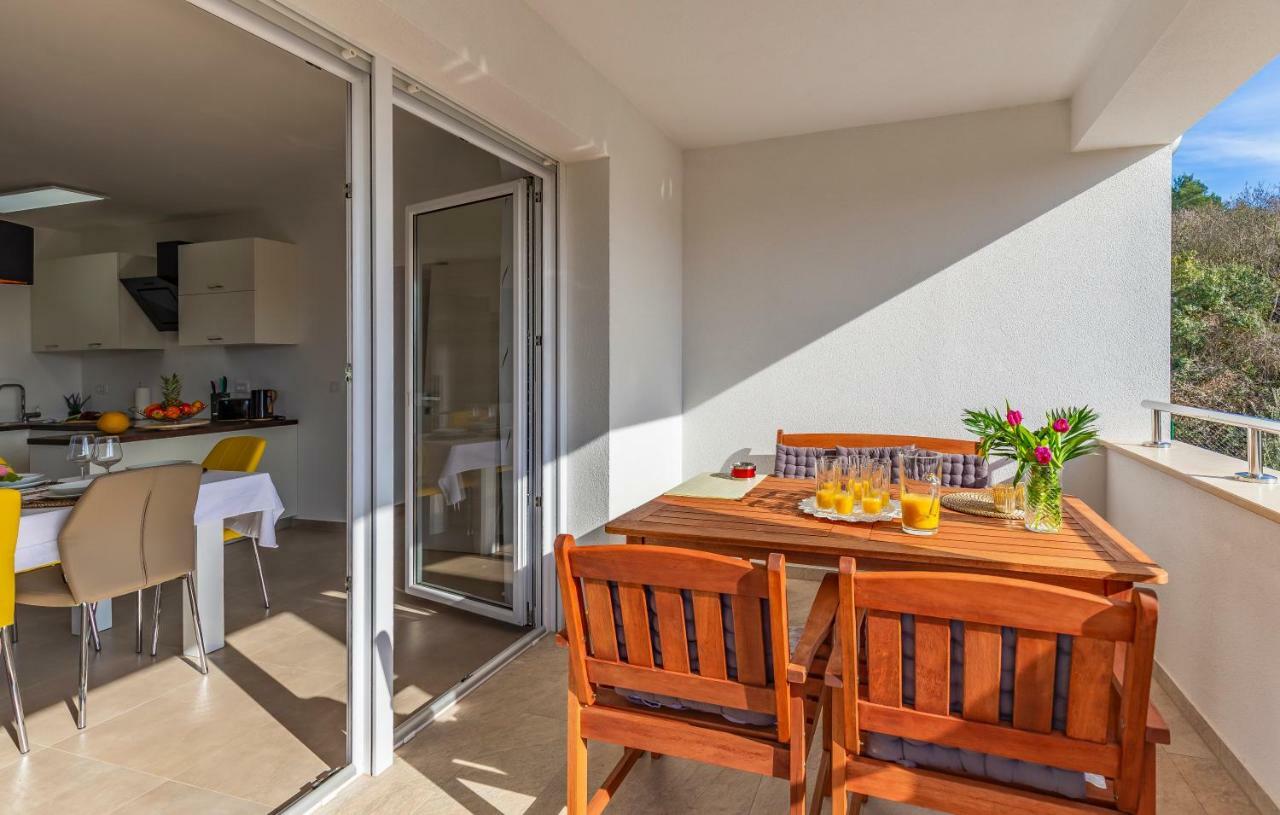 Holiday House Emjalemi Pula Luaran gambar
